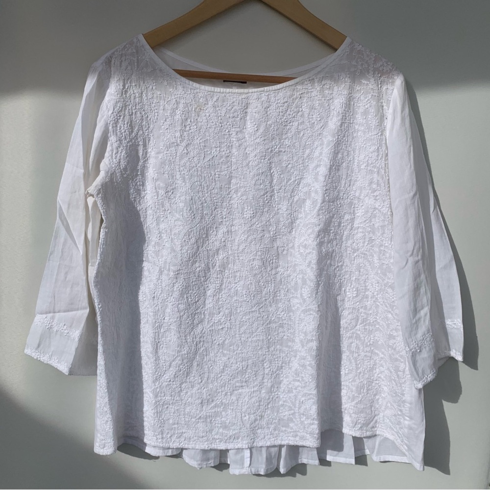 Adorable MATTA white embroidered semi-crop cotton blouse top Sz L
